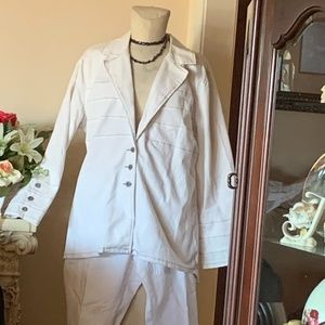 White stretchy Jean jacket and capris set